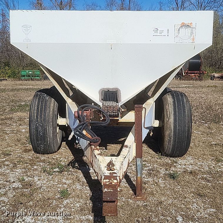 image for item DQ3801 Willmar 600 spreader