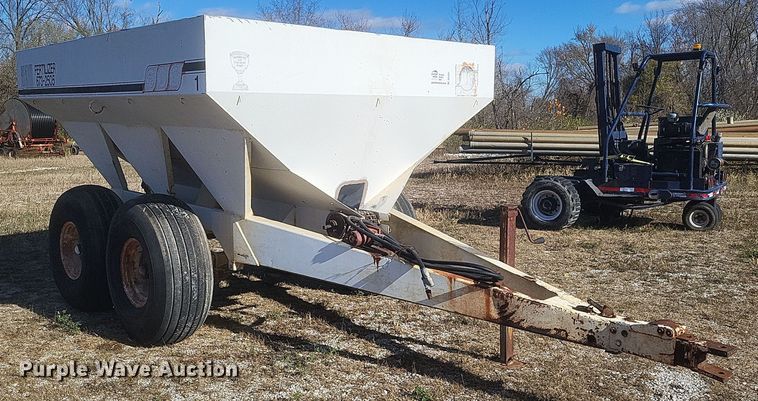 image for item DQ3801 Willmar 600 spreader