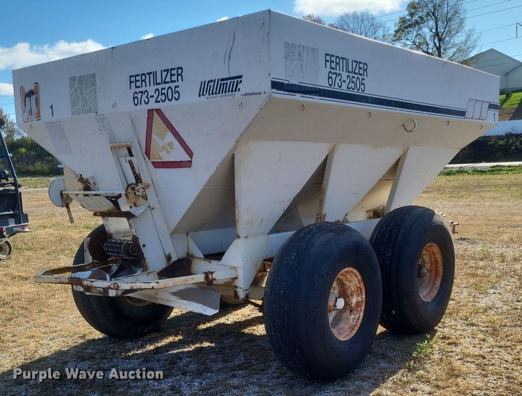 image for item DQ3801 Willmar 600 spreader