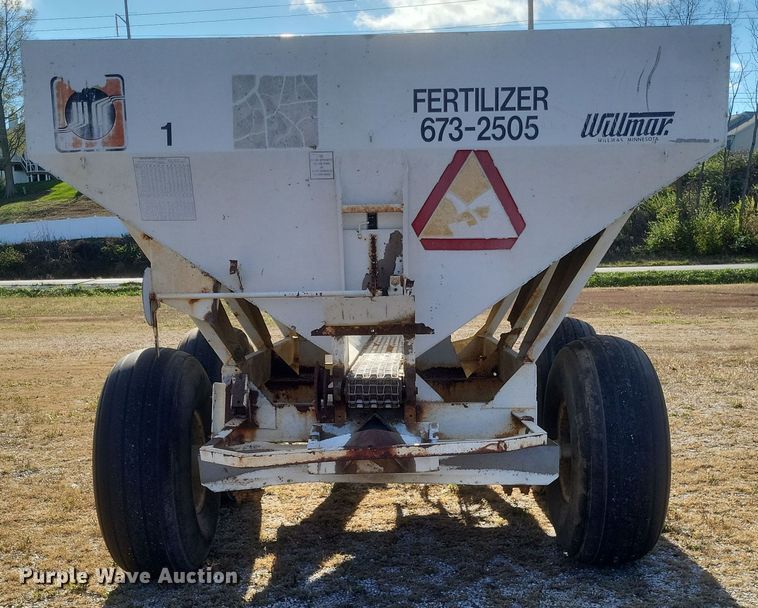 image for item DQ3801 Willmar 600 spreader