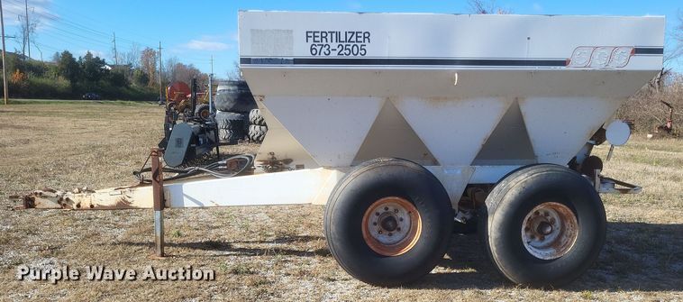 image for item DQ3801 Willmar 600 spreader