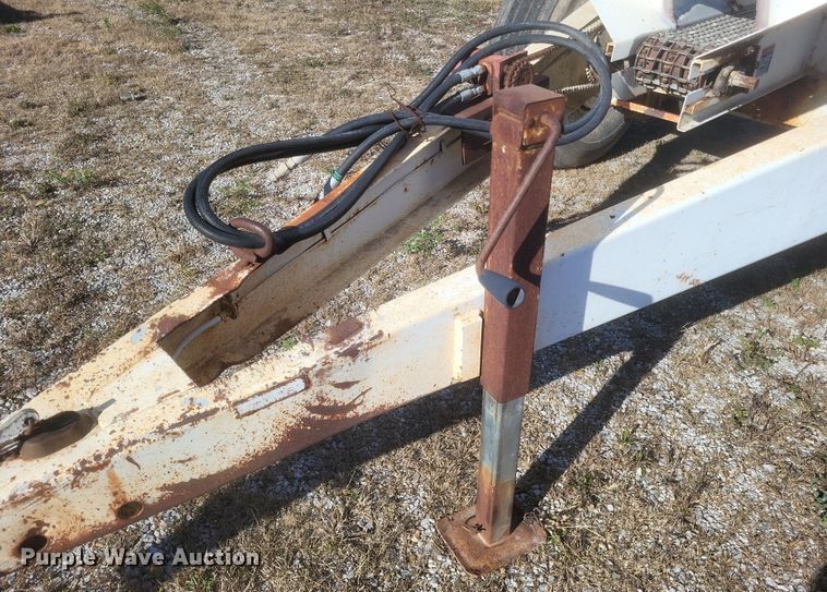 image for item DQ3801 Willmar 600 spreader