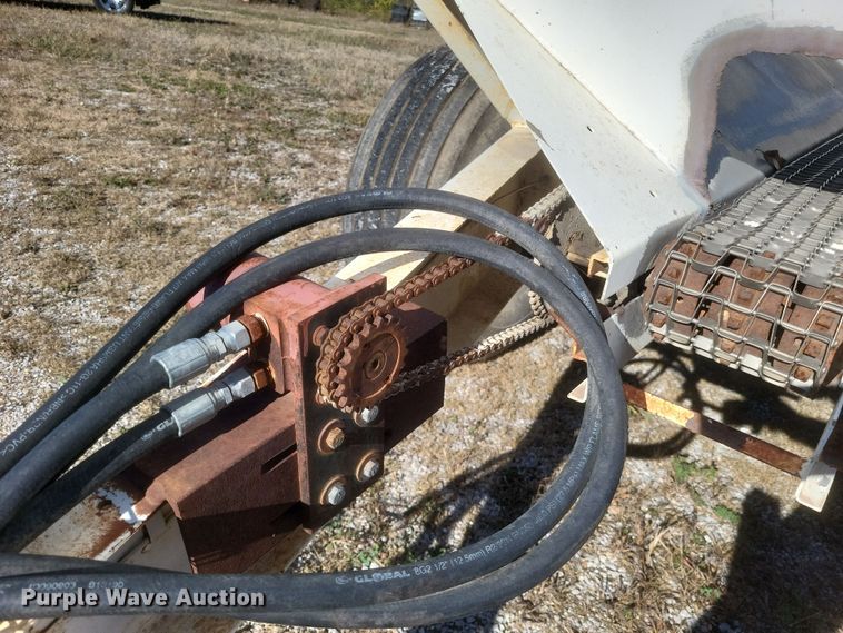 image for item DQ3801 Willmar 600 spreader