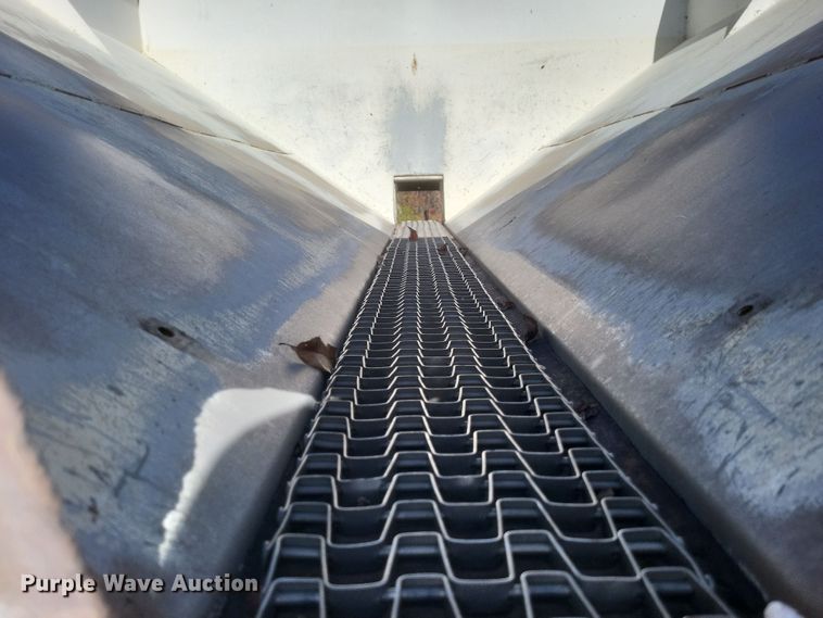 image for item DQ3801 Willmar 600 spreader