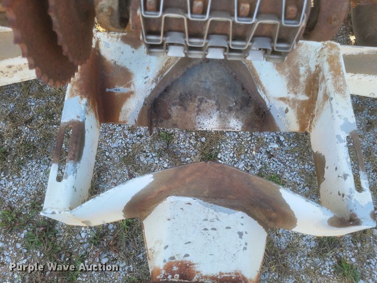 image for item DQ3801 Willmar 600 spreader