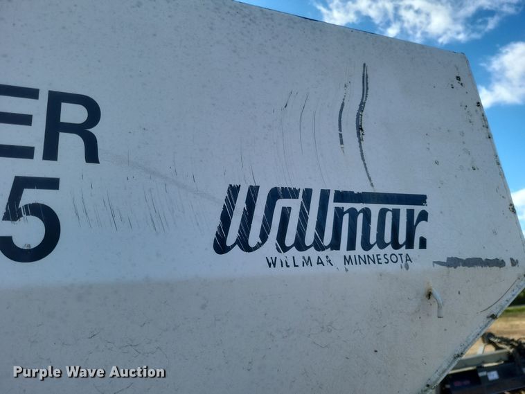 image for item DQ3801 Willmar 600 spreader