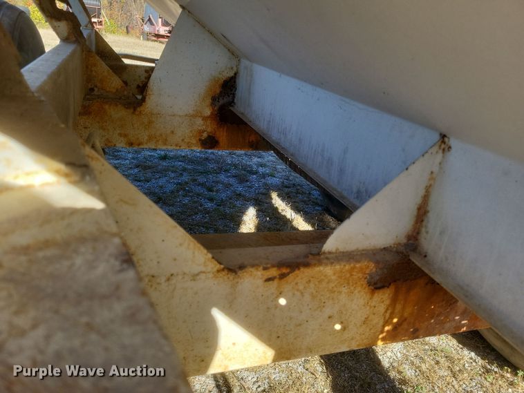 image for item DQ3801 Willmar 600 spreader