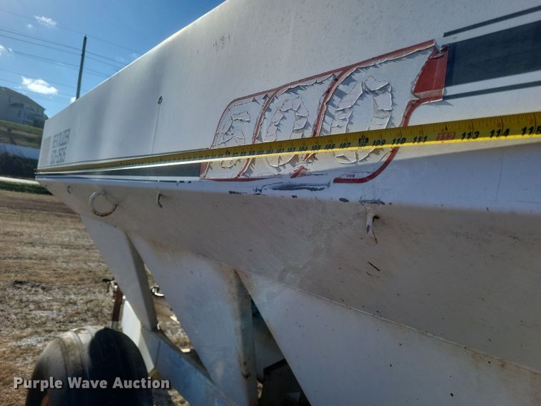 image for item DQ3801 Willmar 600 spreader