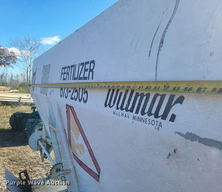 image for item DQ3801 Willmar 600 spreader