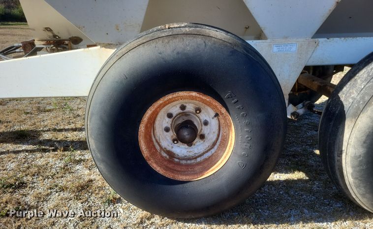 image for item DQ3801 Willmar 600 spreader