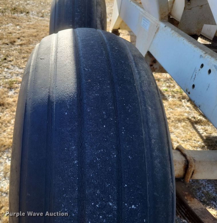 image for item DQ3801 Willmar 600 spreader