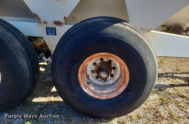 image for item DQ3801 Willmar 600 spreader