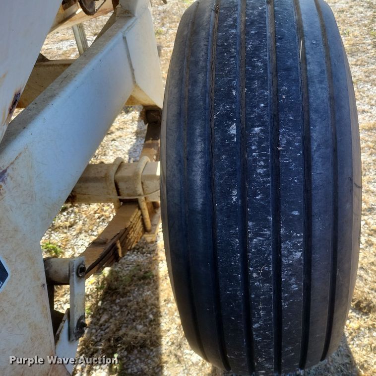 image for item DQ3801 Willmar 600 spreader