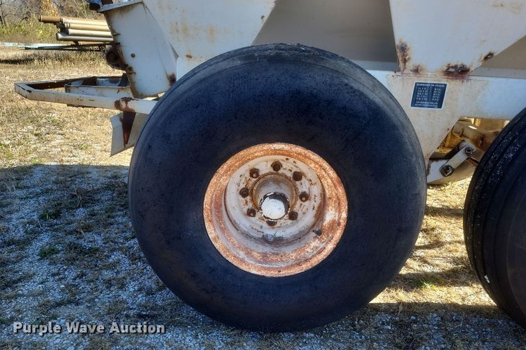 image for item DQ3801 Willmar 600 spreader