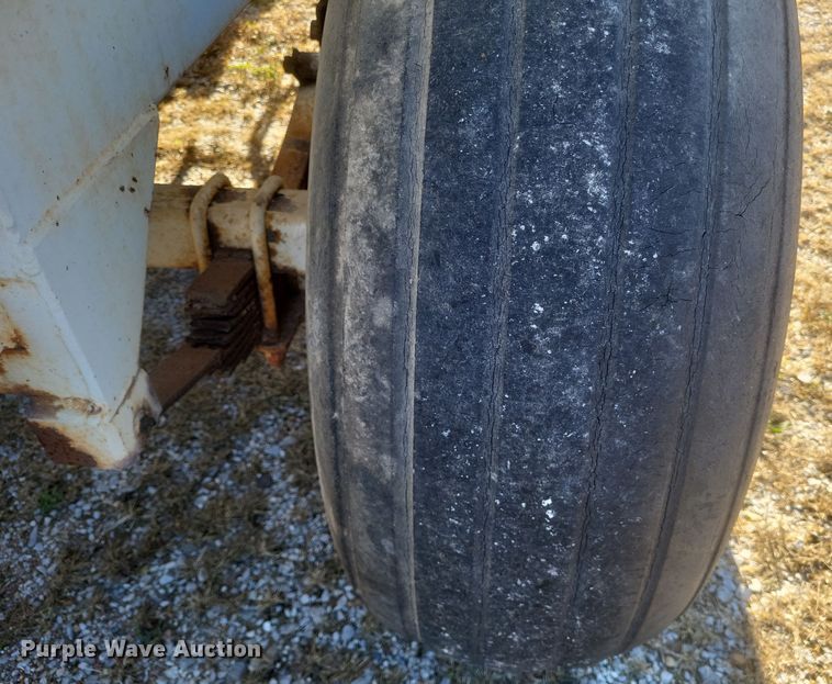 image for item DQ3801 Willmar 600 spreader