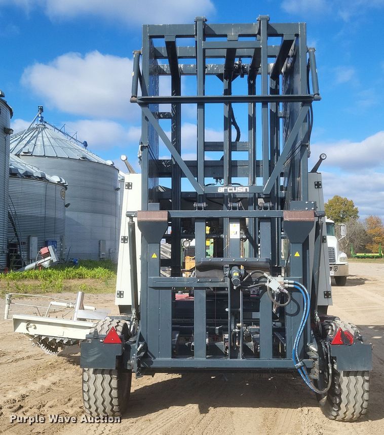 image for item DQ3817 2019 Arcusin Multipack C14 bale accumulator