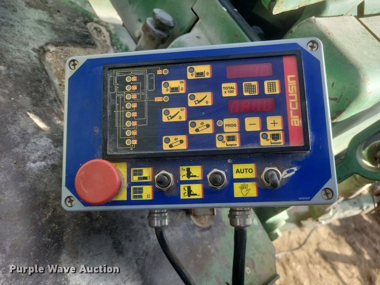 image for item DQ3817 2019 Arcusin Multipack C14 bale accumulator