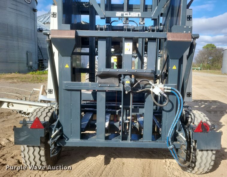 image for item DQ3817 2019 Arcusin Multipack C14 bale accumulator