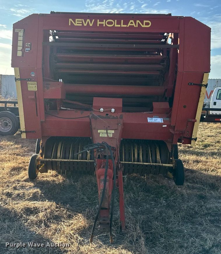 image for item DQ6520 1984 New Holland 855 round baler