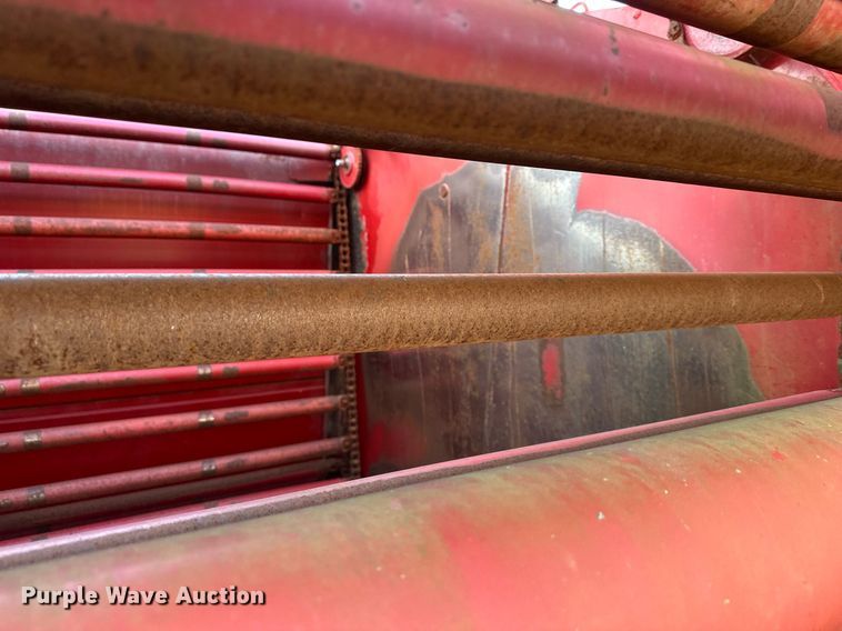 image for item DQ6520 1984 New Holland 855 round baler