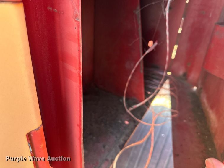 image for item DQ6520 1984 New Holland 855 round baler