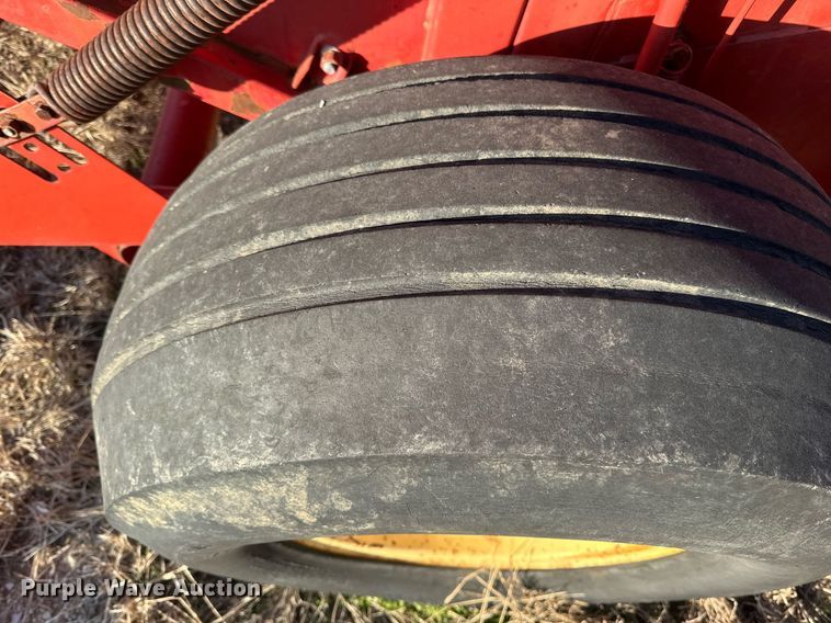 image for item DQ6520 1984 New Holland 855 round baler