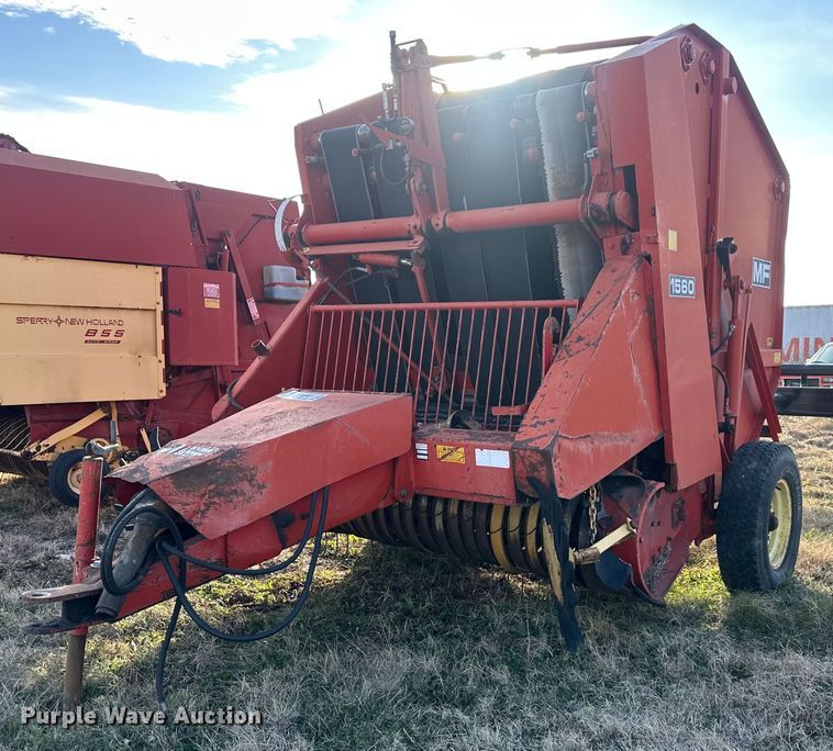 image for item DQ6522 Massey Ferguson 1560 round baler