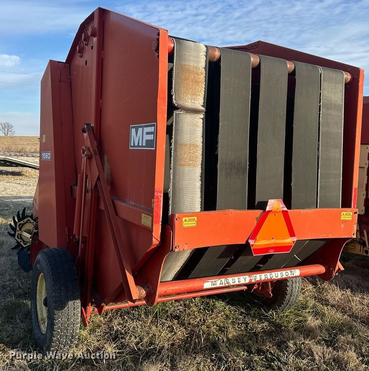 image for item DQ6522 Massey Ferguson 1560 round baler