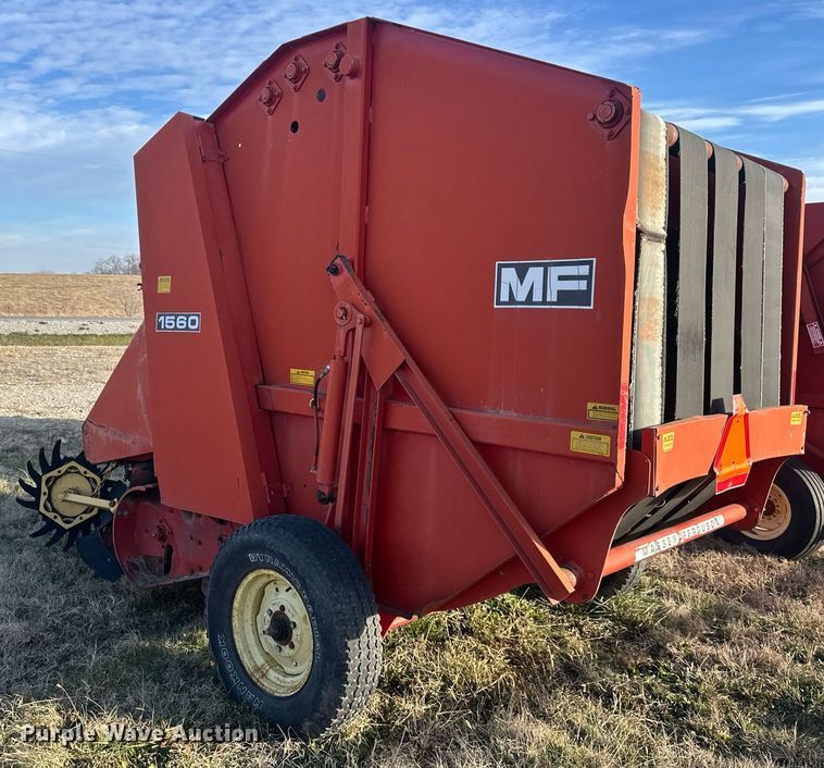 image for item DQ6522 Massey Ferguson 1560 round baler