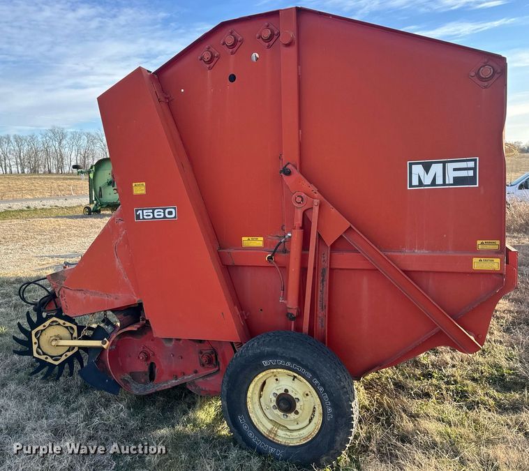 image for item DQ6522 Massey Ferguson 1560 round baler