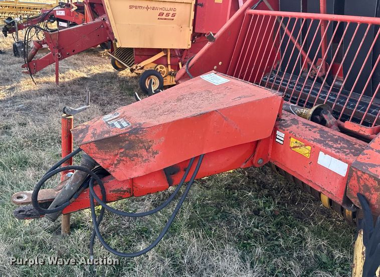 image for item DQ6522 Massey Ferguson 1560 round baler