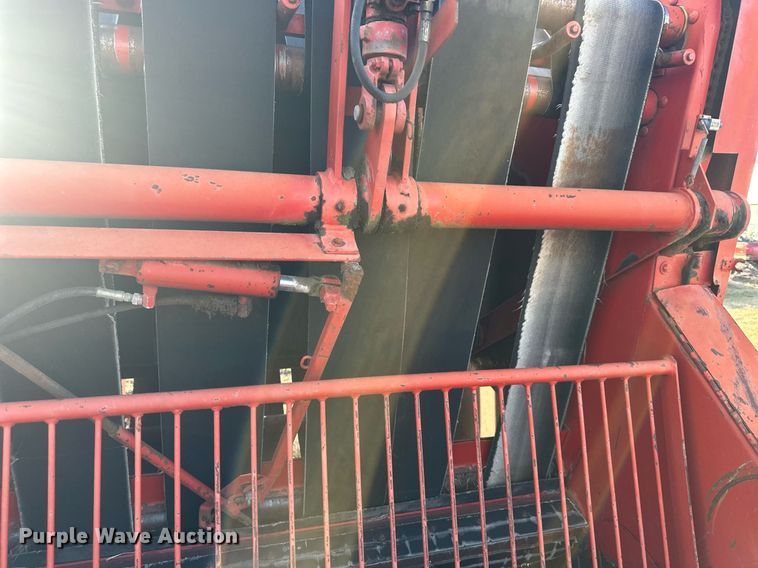 image for item DQ6522 Massey Ferguson 1560 round baler