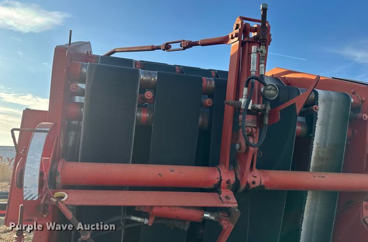 image for item DQ6522 Massey Ferguson 1560 round baler