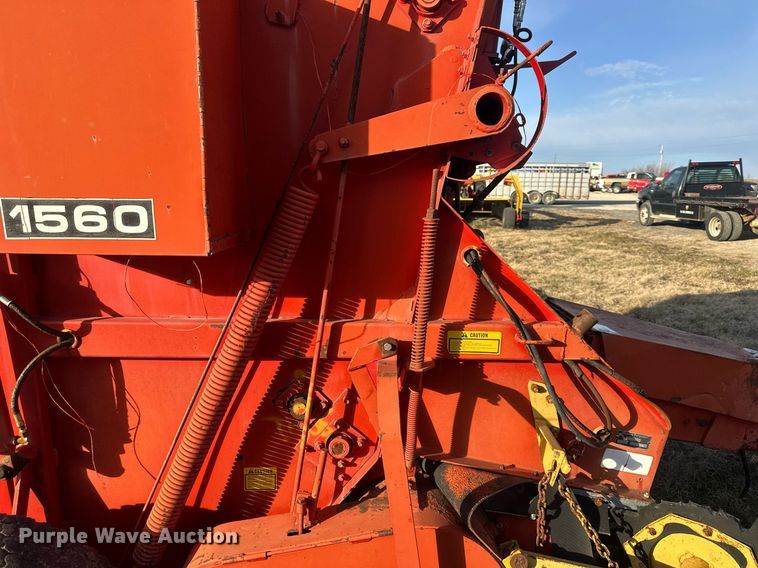 image for item DQ6522 Massey Ferguson 1560 round baler