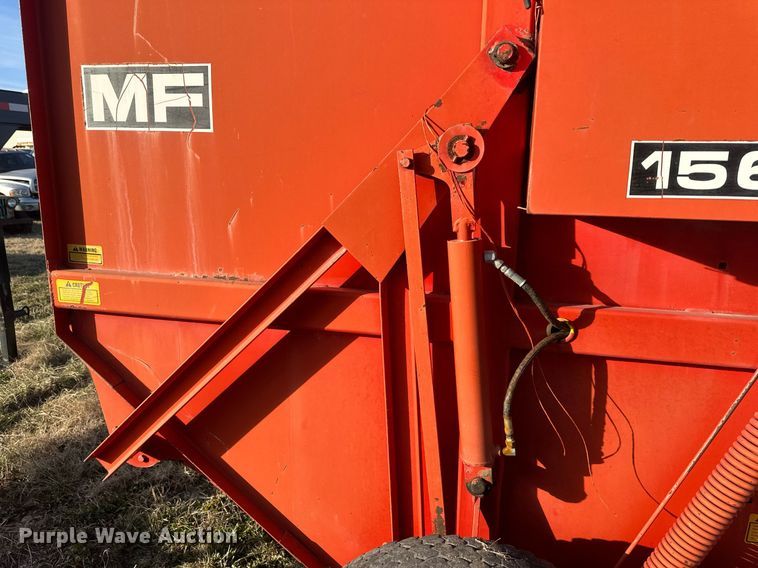 image for item DQ6522 Massey Ferguson 1560 round baler
