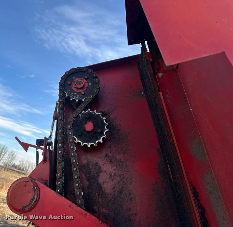 image for item DQ6522 Massey Ferguson 1560 round baler