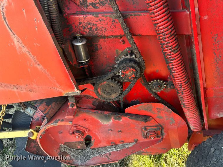 image for item DQ6522 Massey Ferguson 1560 round baler