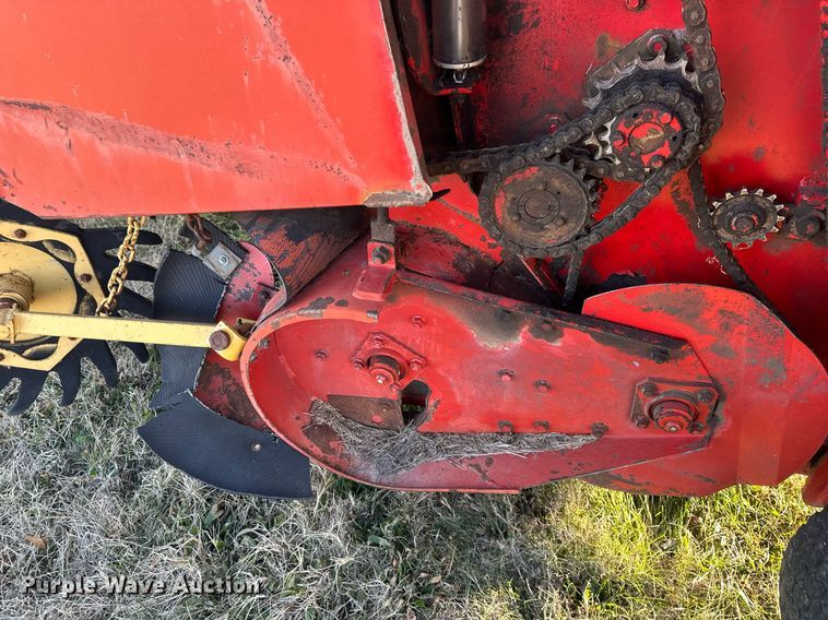 image for item DQ6522 Massey Ferguson 1560 round baler