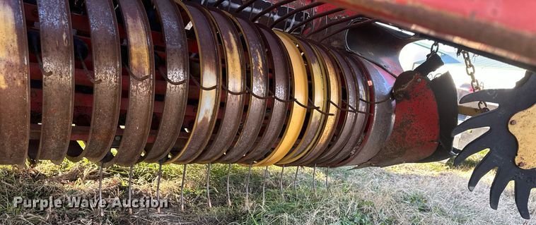 image for item DQ6522 Massey Ferguson 1560 round baler