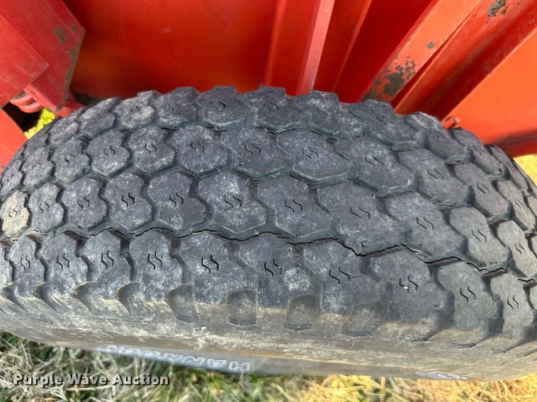 image for item DQ6522 Massey Ferguson 1560 round baler