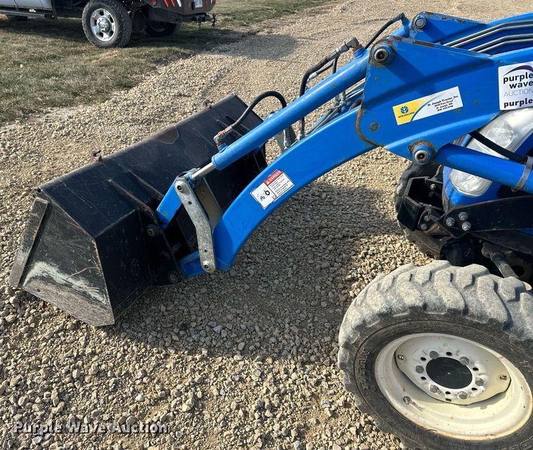 image for item DQ6527 New Holland TC34DA HST MFWD tractor