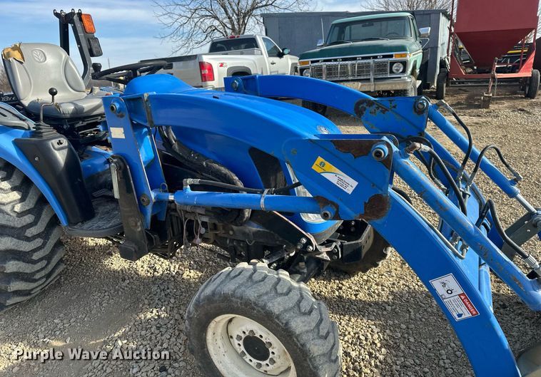 image for item DQ6527 New Holland TC34DA HST MFWD tractor