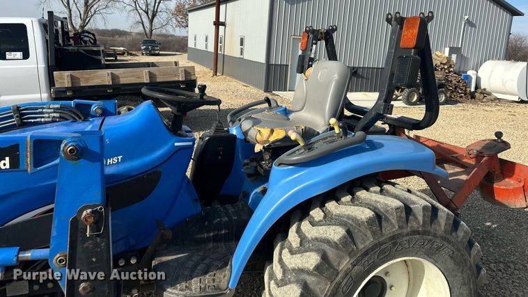 image for item DQ6527 New Holland TC34DA HST MFWD tractor