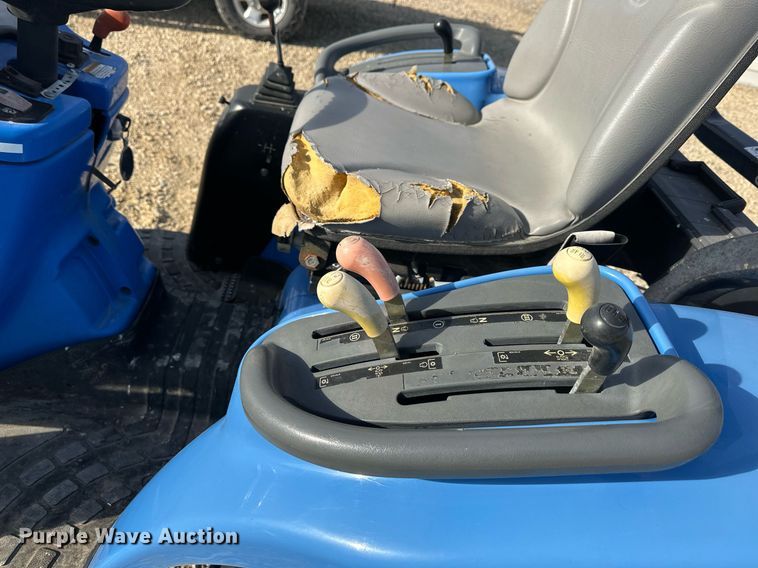 image for item DQ6527 New Holland TC34DA HST MFWD tractor