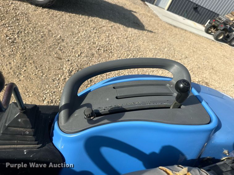 image for item DQ6527 New Holland TC34DA HST MFWD tractor