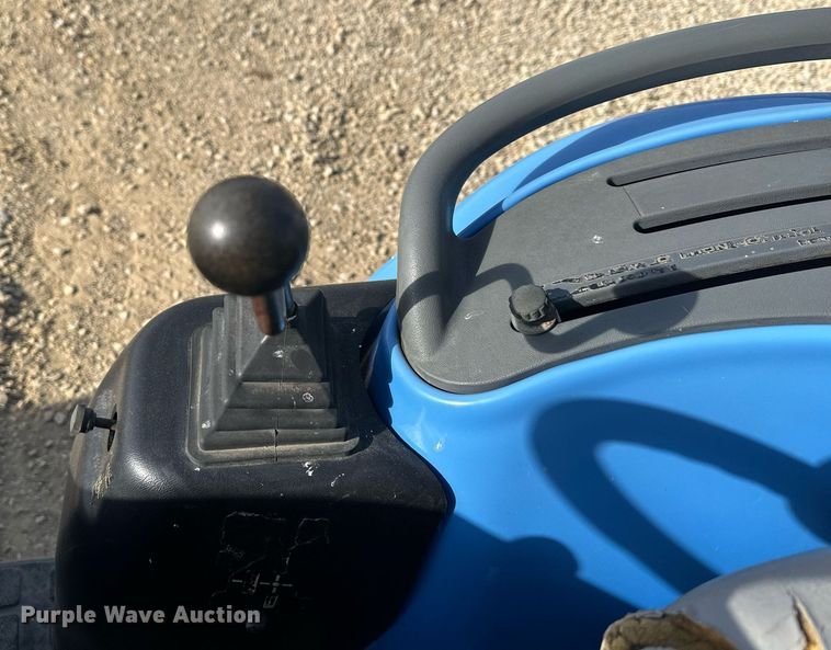 image for item DQ6527 New Holland TC34DA HST MFWD tractor