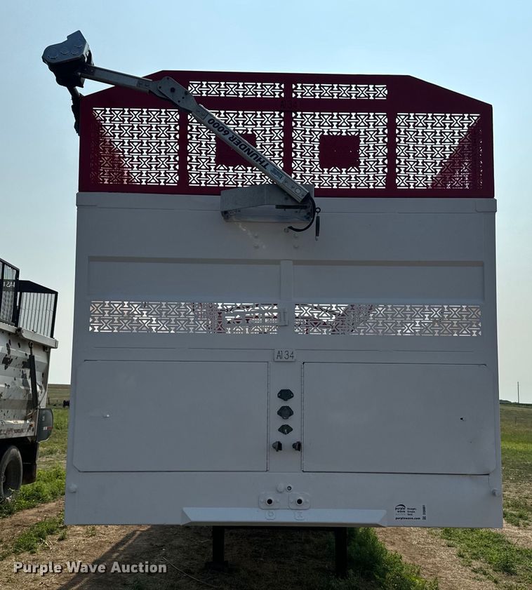 image for item DQ6881 2016 Industrias Met Gri silage trailer