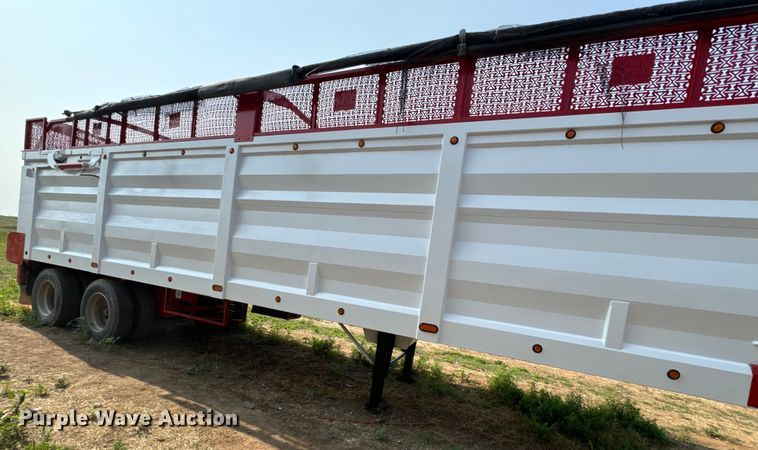 image for item DQ6881 2016 Industrias Met Gri silage trailer