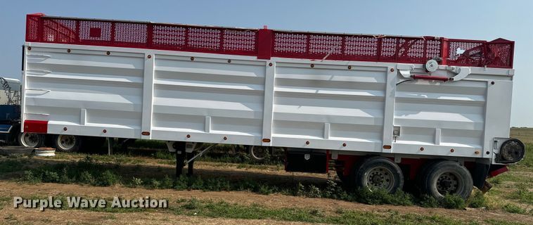 image for item DQ6881 2016 Industrias Met Gri silage trailer