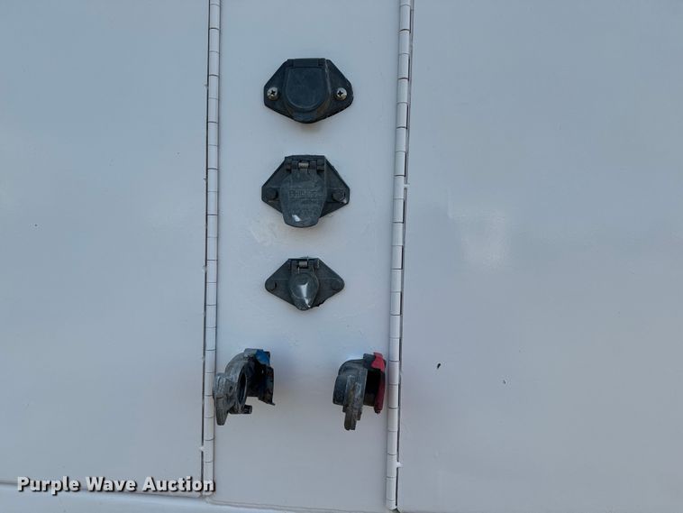 image for item DQ6881 2016 Industrias Met Gri silage trailer